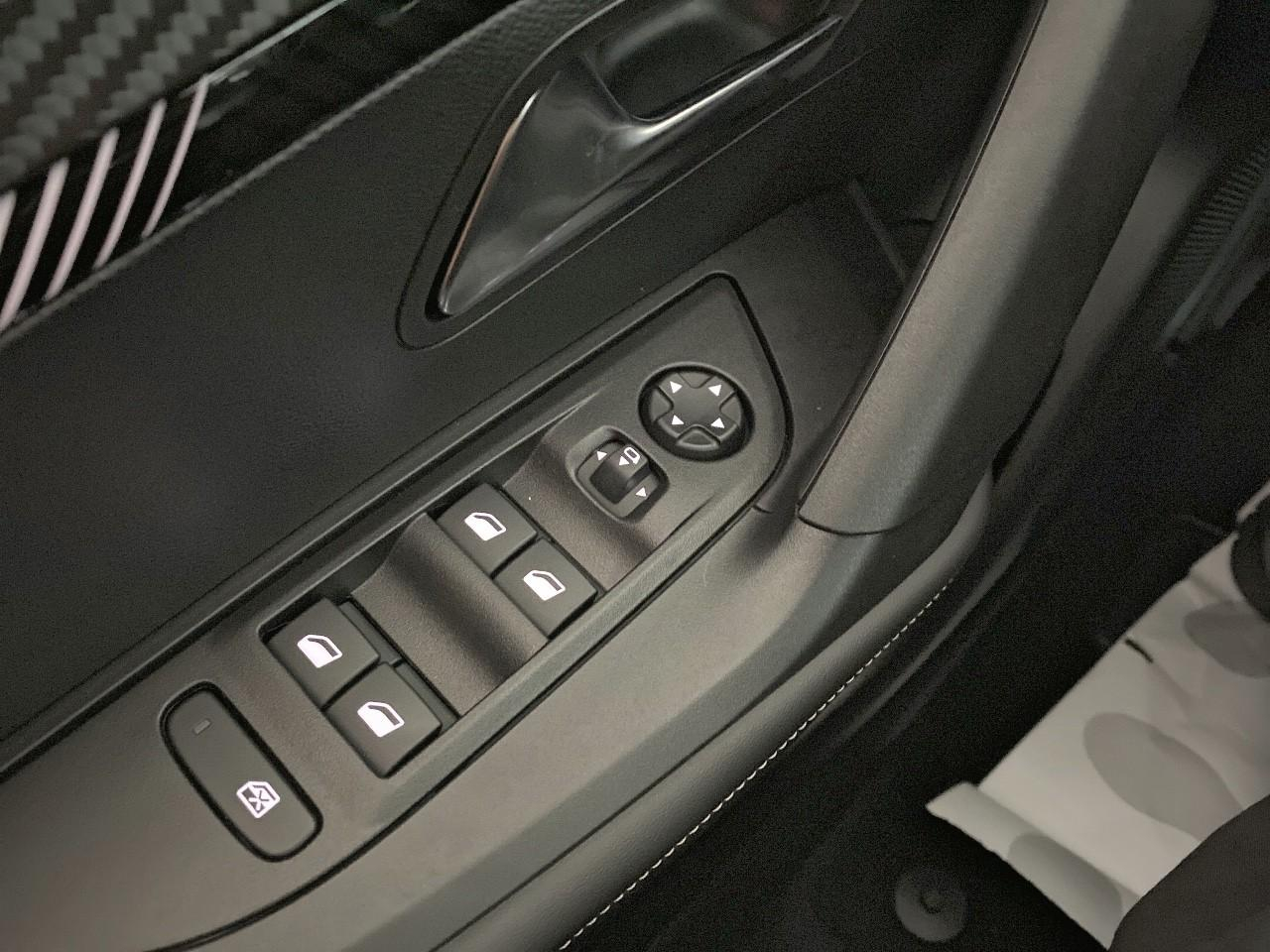 Peugeot 2008 hybrid 145 ch e-dcs6 allure — photo 20