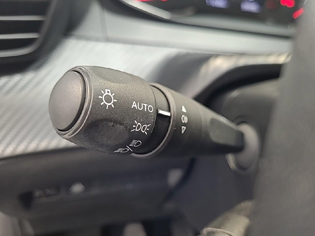 Peugeot 208 bluehdi 100 s&s bvm6 premium — photo 23