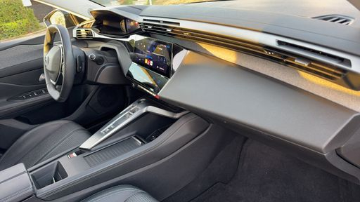 Peugeot 308 1.6 PureTech 180 Hybrid EAT8 - Allure Pack – 2022 – 42191 km – Hybride rechargeable – Boîte Automatique — photo 22