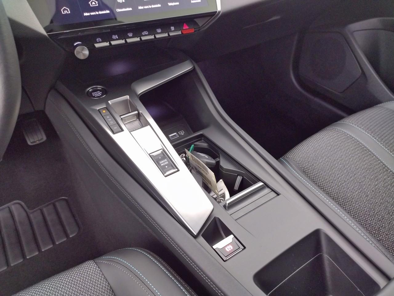Peugeot 308 puretech 130ch s&s eat8 allure — photo 18