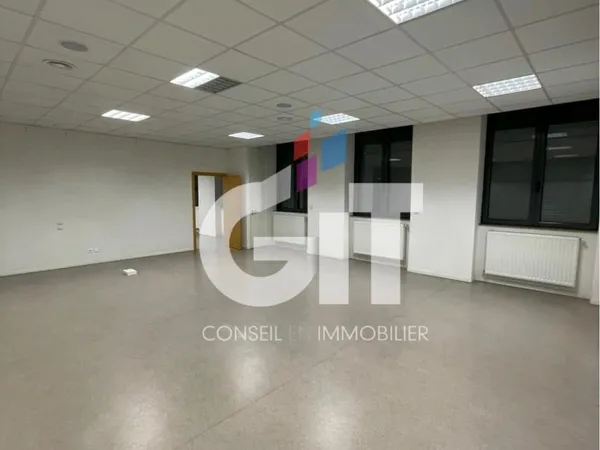 Bureau 635 m²