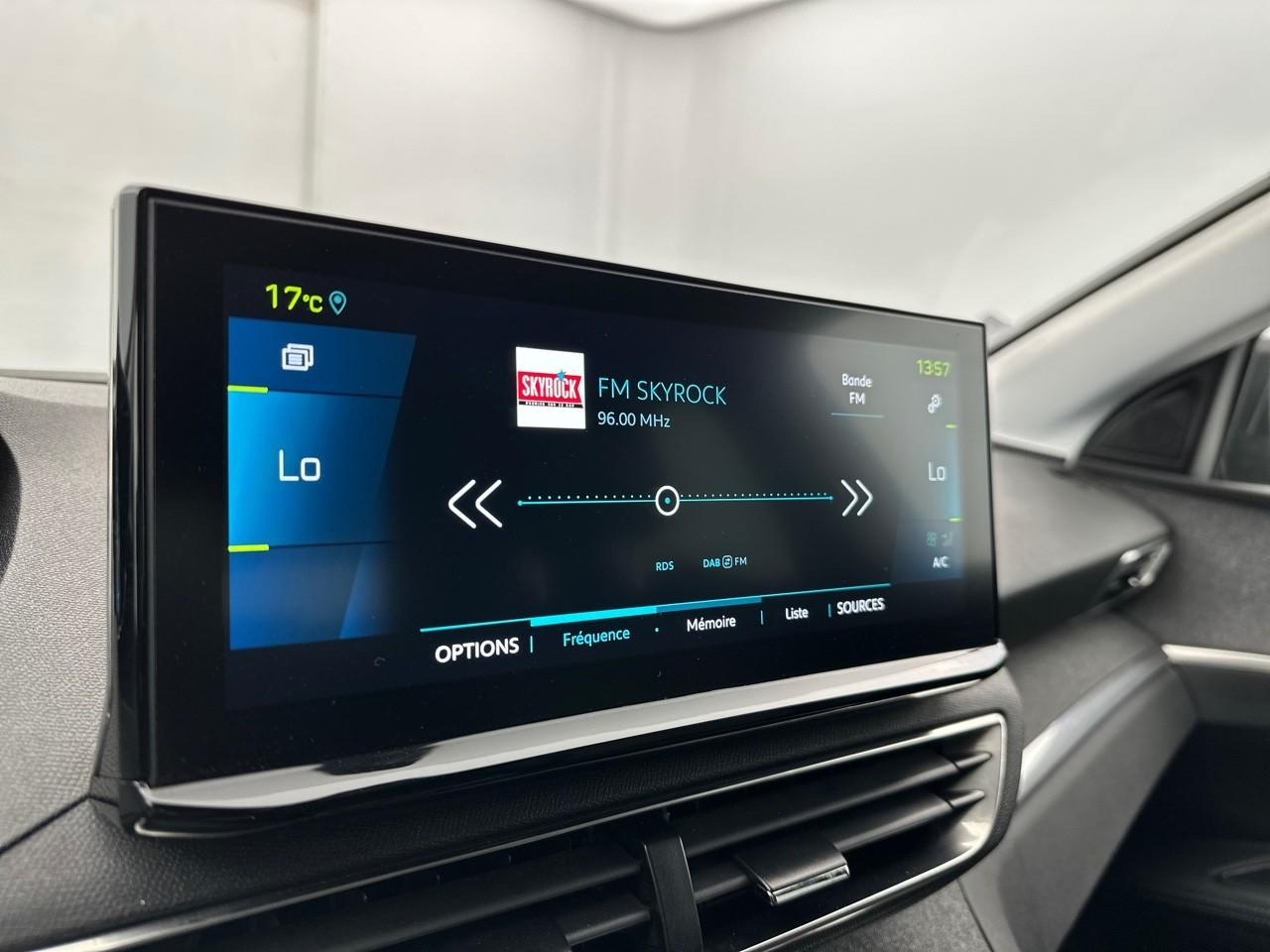 Peugeot 3008 hybrid 225 e-eat8 allure pack — photo 23