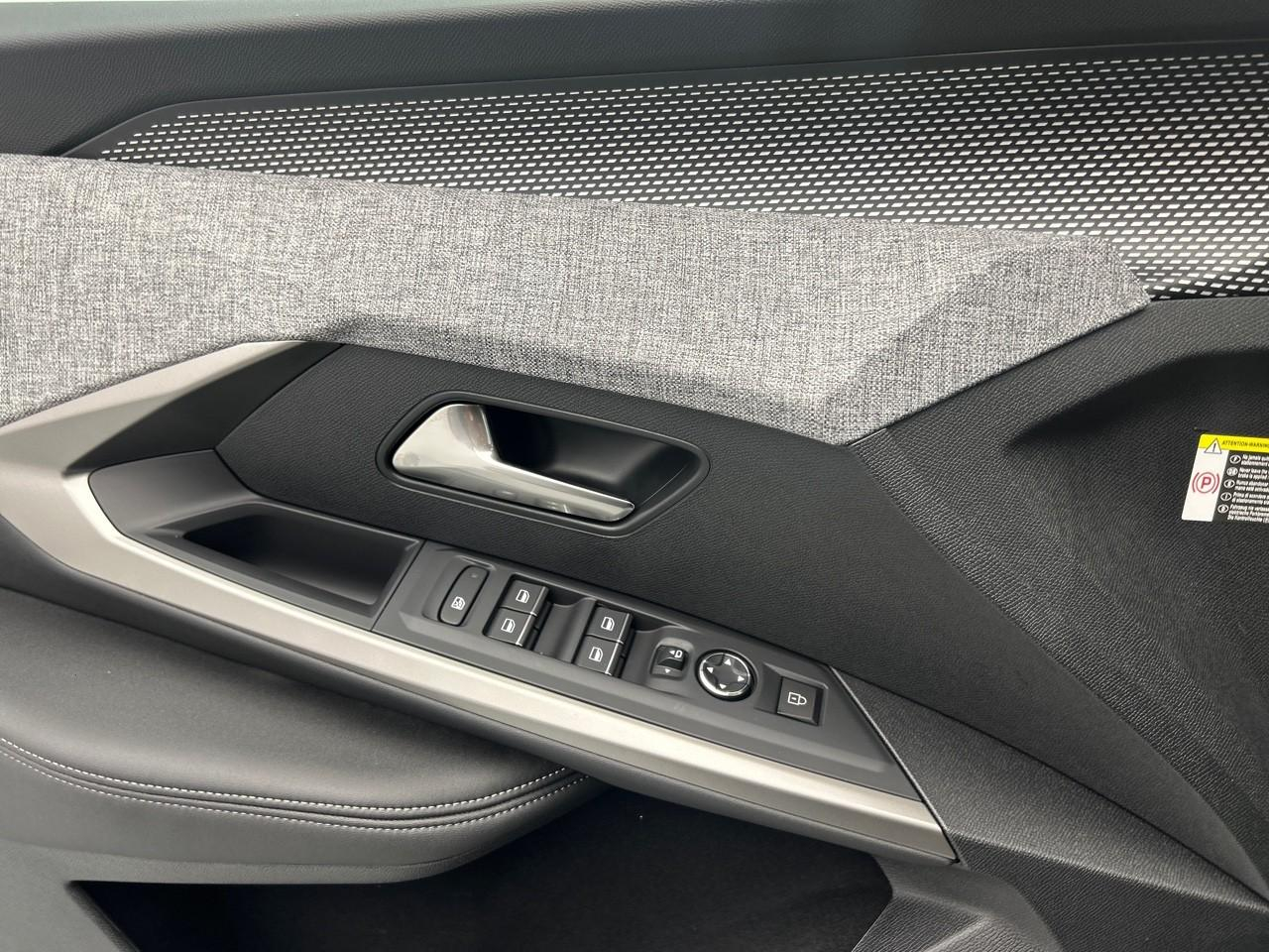 Peugeot 3008 hybrid 145 e-dcs6 gt — photo 29