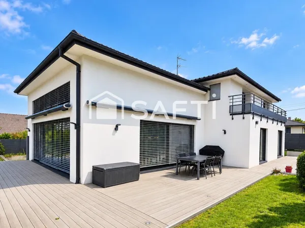 À BRUNSTATT-DIDENHEIM - VILLA D'ARCHITECTE MEUBLÉE 239,18 m² | 7 pièces | Terrain de 8,66 ares. L'él