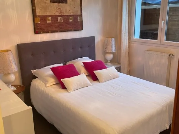 Loue maison 11m² Chatou : 2 chambres meublées avec wc et sdb