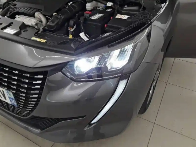 Peugeot 208 puretech 100 s&amp;s bvm6 — photo 40