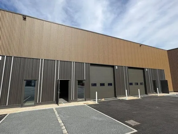Local d'activité 936 m²