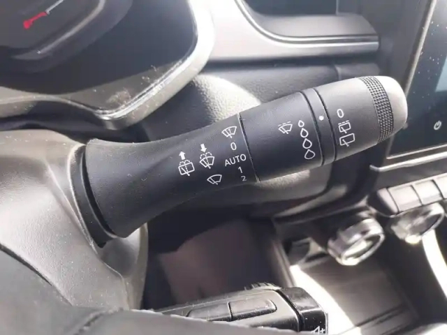 Renault Captur mild hybrid 140 — photo 32