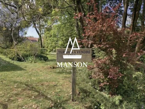 Terrain constructible 1327 m²