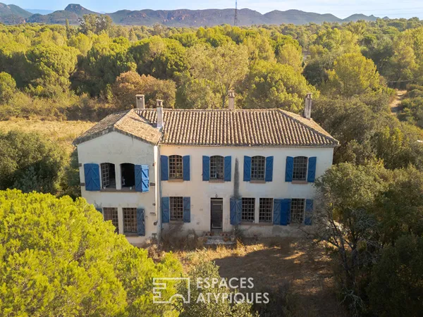 Bastide à réinventer, au coeur d'un domaine agricole de 8 hectares