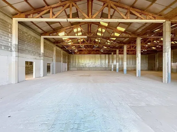 Local d'activité 940 m²
