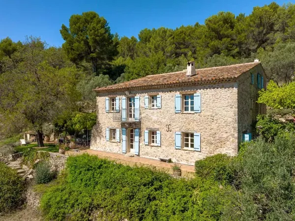 Maison 7 pièces 270 m²