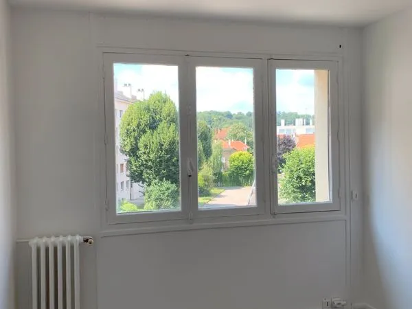 Juvisy sur Orge F2 40m2 loyer 899 euros proche gare, vue sur espace arboré