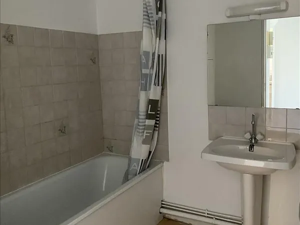 Appartement - 3ème étage - 29,70 m² - 1 pièce - Meublé
