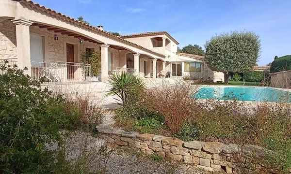 Maison 10 pièces 240 m²