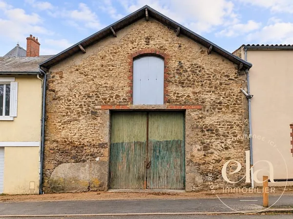 Dépendance de 200 m² au coeur de Pouzauges - Multiples possi