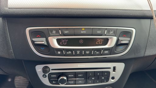 Renault Megane 1.5 dCi 110 EDC6 - Dynamique – 2012 – 96665 km – Diesel – Boîte Automatique — photo 21