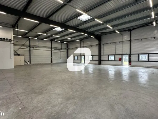 Local d'activité 871 m²