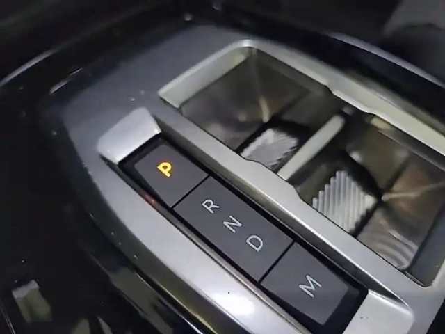 Peugeot 208 hybrid 110 e-dcs6 — photo 14