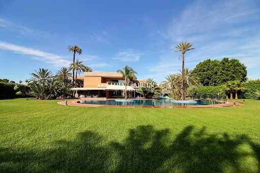 Maison 15 pièces 1000 m²