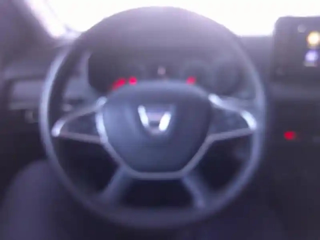 Dacia Sandero 1.0 tce 90ch confort -22 — photo 5