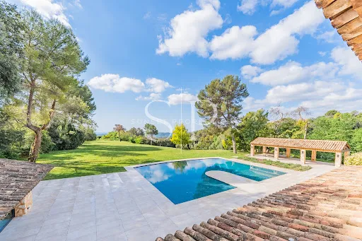 Maison 10 pièces 765 m²