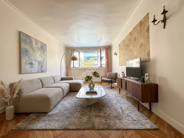 À DEUX PAS DES BUTTES-CHAUMONT: 3 PIÈCES TRAVERSANT DE 64 M²