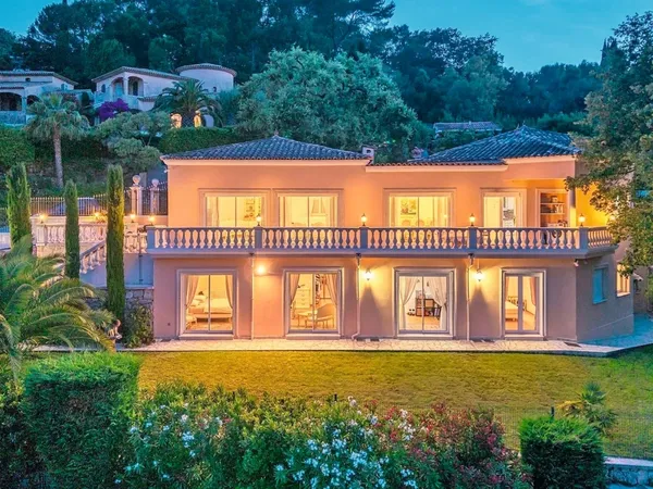 SUPER CANNES - SUPERBE VILLA DE STYLE MÉDITERRANÉENNE