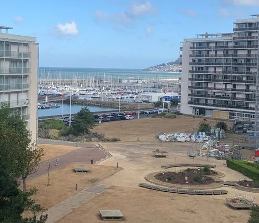Nouveaute en parfait état F4 entièrement rénové avec parking privatif au coeur de la RESIDENCE AU HA