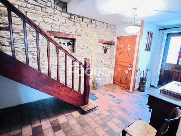 Maison au charme authentique à vendre de 10 pièces de 215 m²