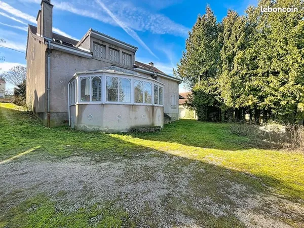 Maison 8 pièces 242 m²