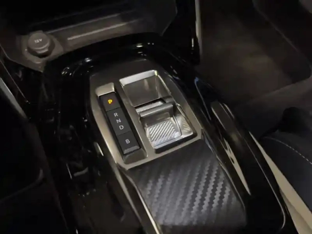 Peugeot 2008 electrique 50 kwh 136 ch — photo 36