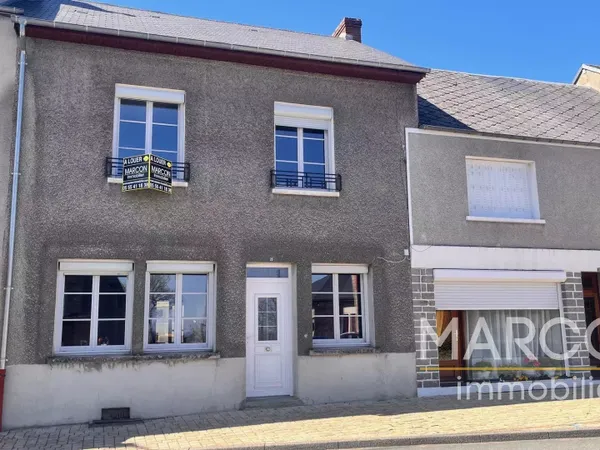 Maison de bourg F4 à BUSSIERE-DUNOISE
