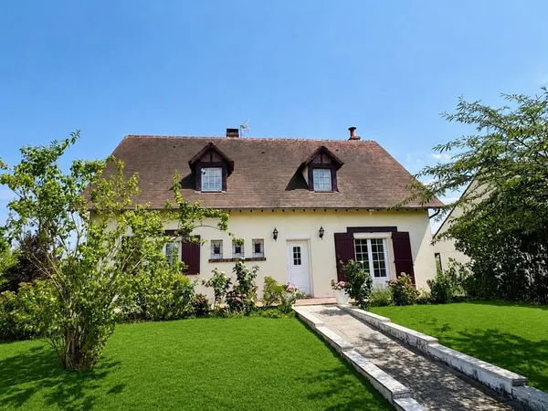 Belle maison familiale avec jardin, garage et dépendance amé