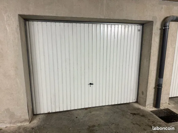 À louer - Garage en sous-sol sécurisé à Bourg-lès-Valence (Les Bruyères)