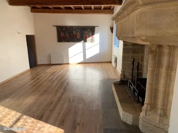 T3 de caractère au coeur du Château de Meyrargues