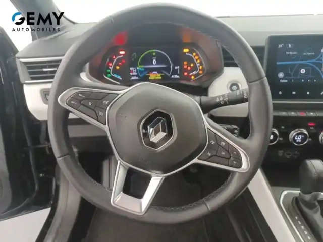 Renault Clio e-tech 140 - 21n — photo 28