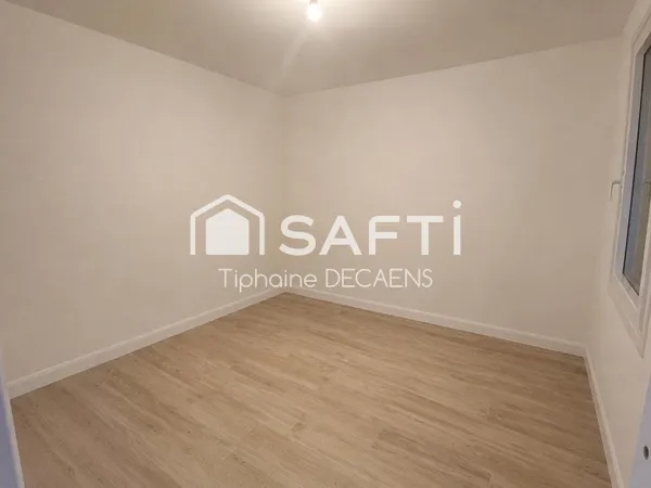 3 bureaux de disponible location de 1 / 2 ou 3 bureaux possible tous au meme etage (R+1), partie com