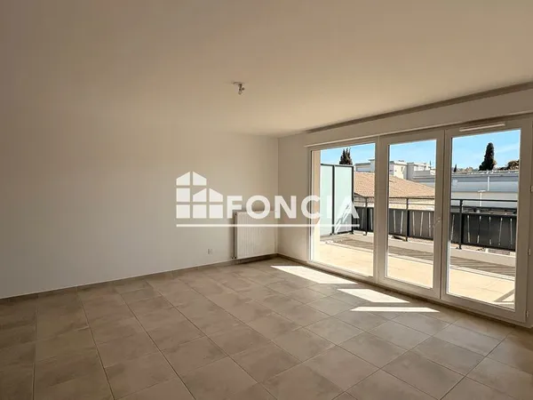 Appartement Location Morières-lès-Avignon 3p 77m² 925€
