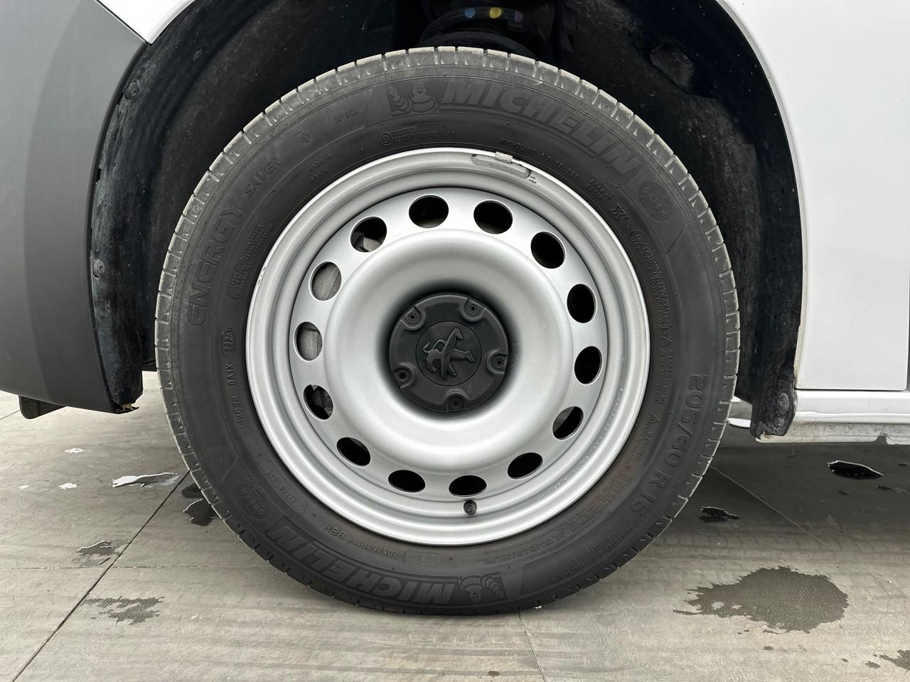 Peugeot Partner fourgon xl 950 kg bluehdi 100 s&s bvm6 — photo 14