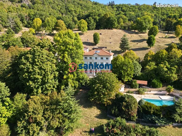 Propriété 7 pièces 278 m²
