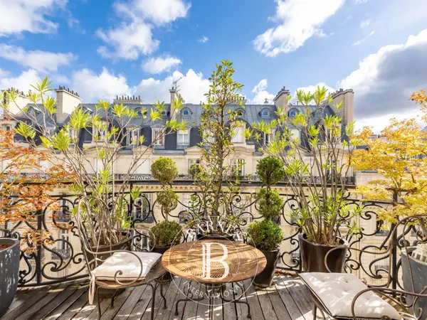 Paris 17ème - Plaine Monceau - Appartement 3 chambres - Terrasse et balcon filant