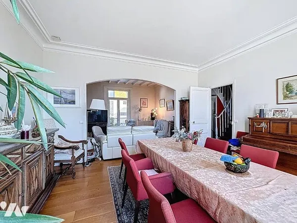 Maison 8 pièces 201 m²
