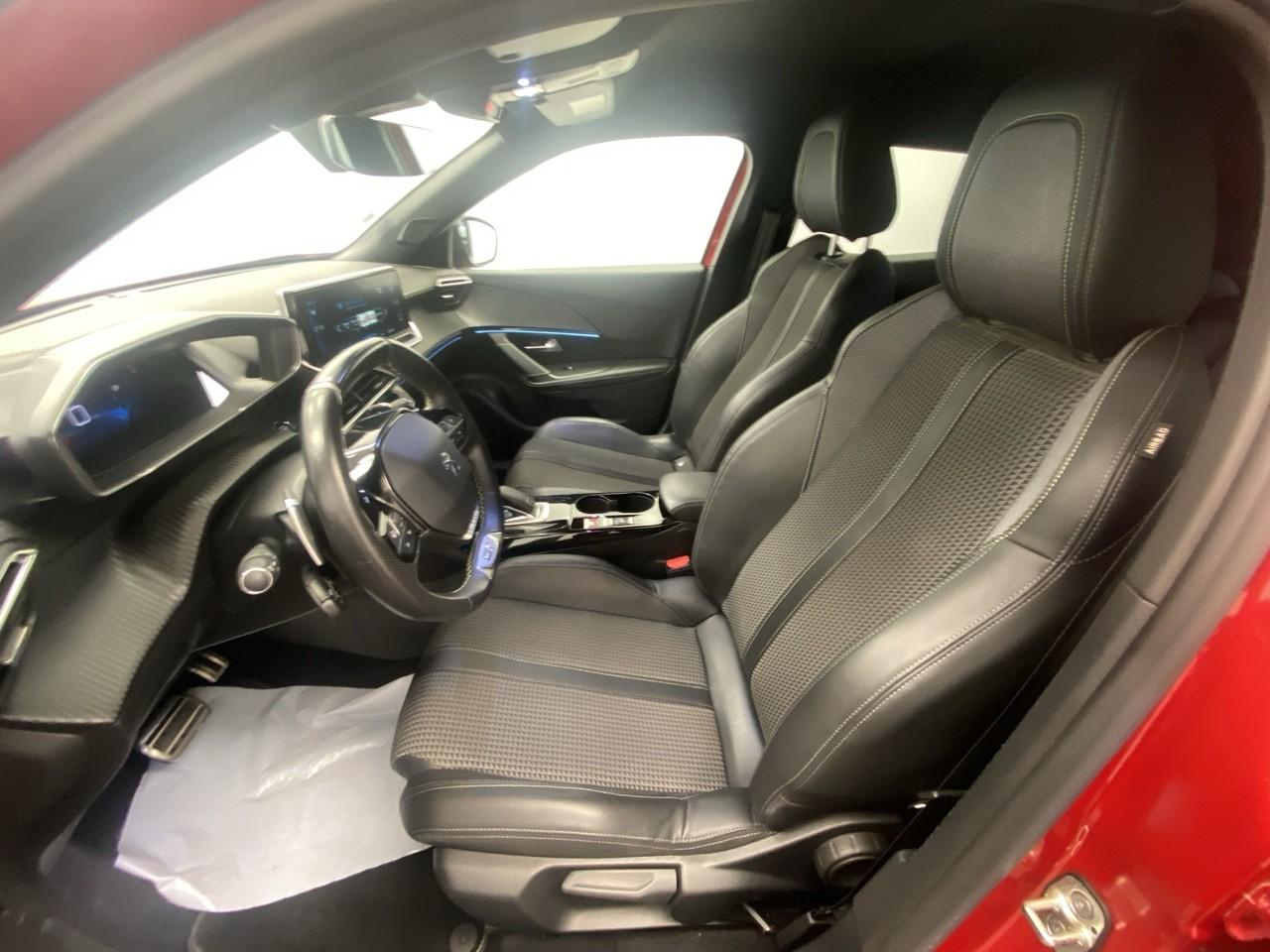 Peugeot 2008 bluehdi 130 s&s eat8 gt — photo 9