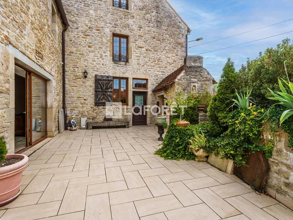 Maison 10 pièces 290 m²