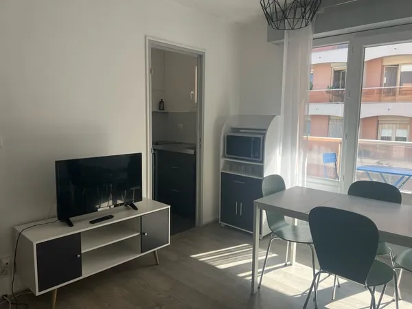 PAU PROCHE VERDUN - T1 BIS MEUBLE