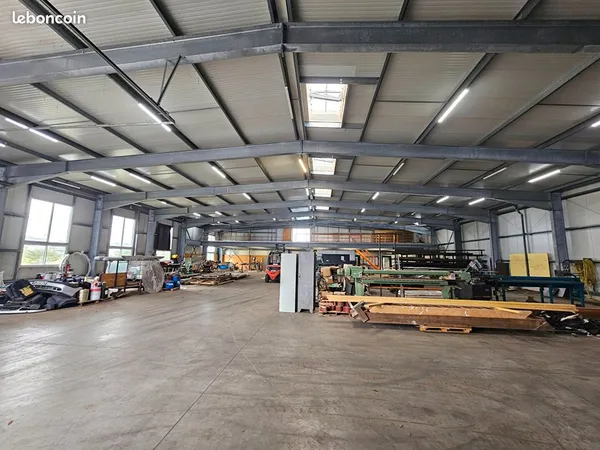 Local 2142 m² MONTAIGU VENDEE