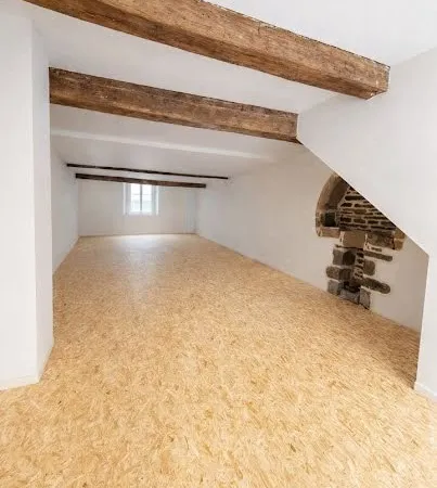 Local 77 m²