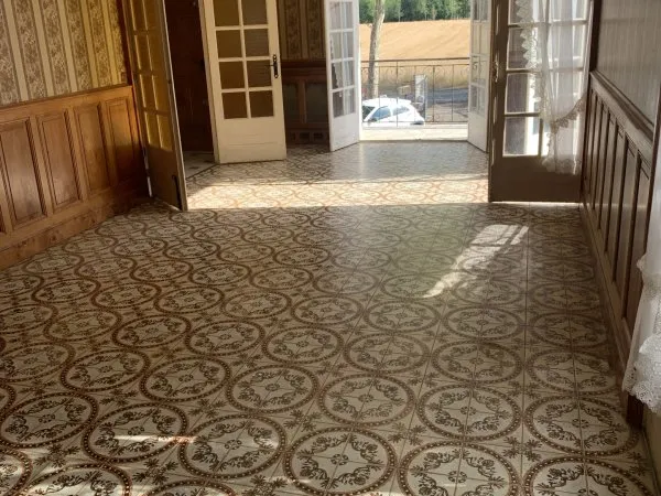 AULNAY DE SAINTONGE 17470 - Maison 4 pièces de 132 m2 avec un rez de chaussée de 80 m2 à aménager éd