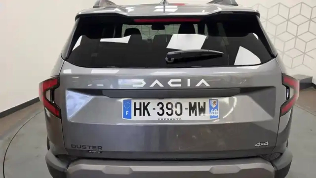 Dacia Duster hybrid-g 150 4x4 — photo 21